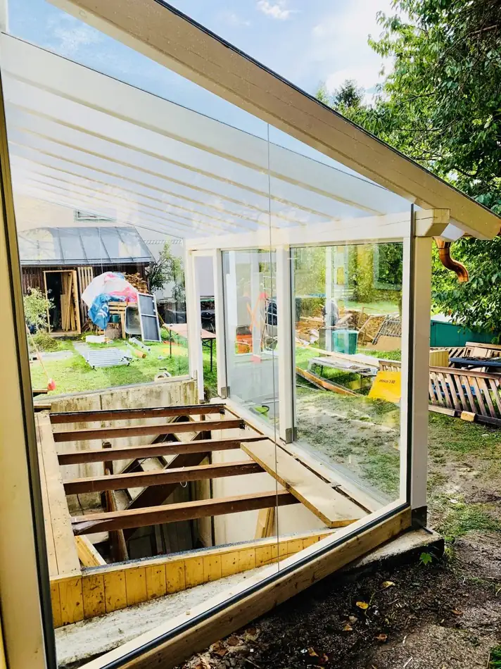 Zasklená pergola ako sezónna zimná záhrada